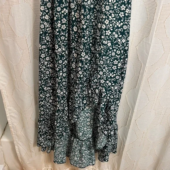 Francesca's Collections Green and White Floral Maxi Dress - Picture 2 of 5